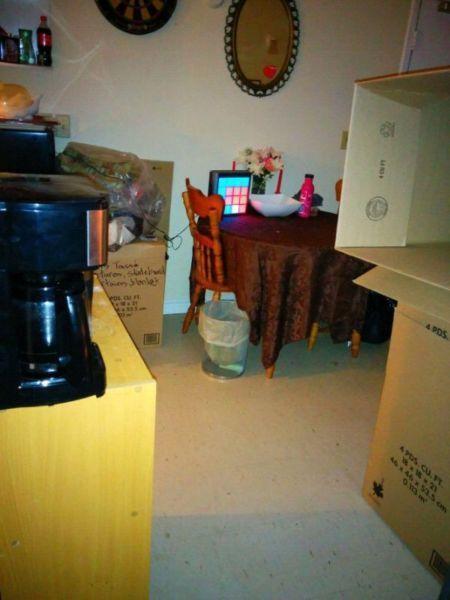 Looking for roommate in 2 bedroom apartment