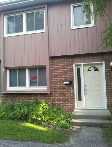 ATTN Summer Students: Rooms for rent @ 121 University Ave E