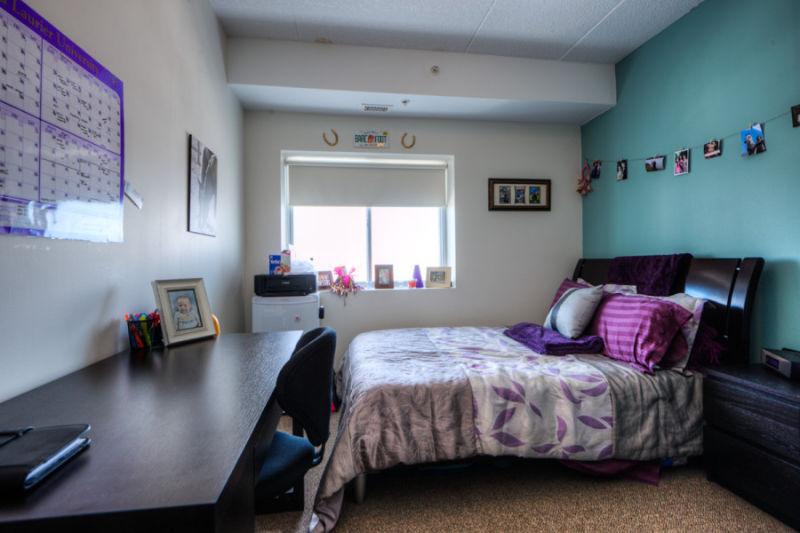 Last room available in our quiet unit! For Sublet May to Aug 31