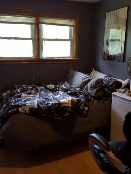 One bedroom for rent-3 mins walk to Laurier U