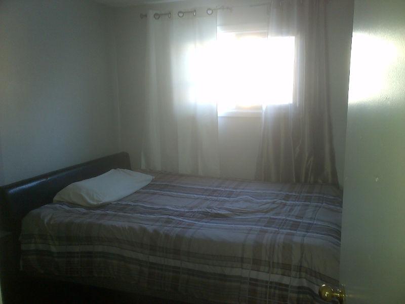 Room for rent available Apr.1 st