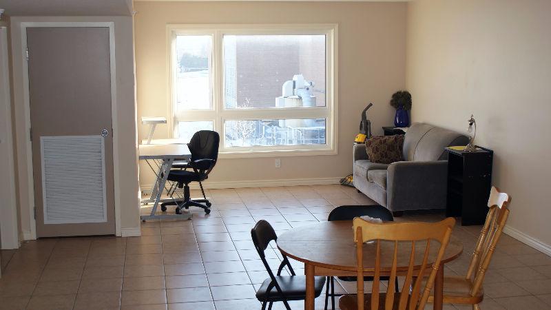 Spacious Student Rental - Perfect Off-Campus Housing UW WLU