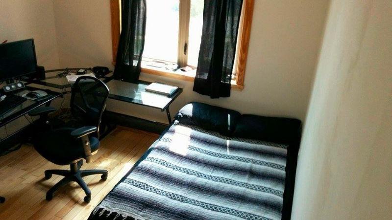 Uptown Waterloo - room to rent in shared apartment