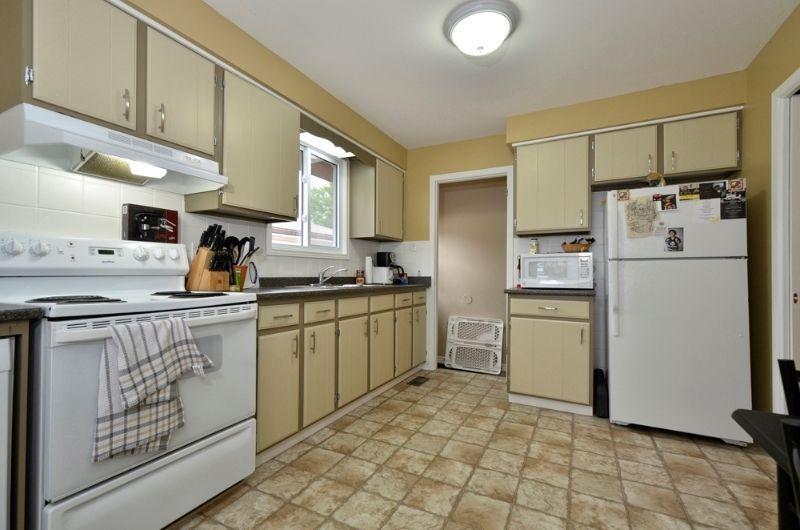 3 BEDROOM UNIT ON A GREAT STREET!!