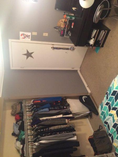 2 Student Roommates Wanted!
