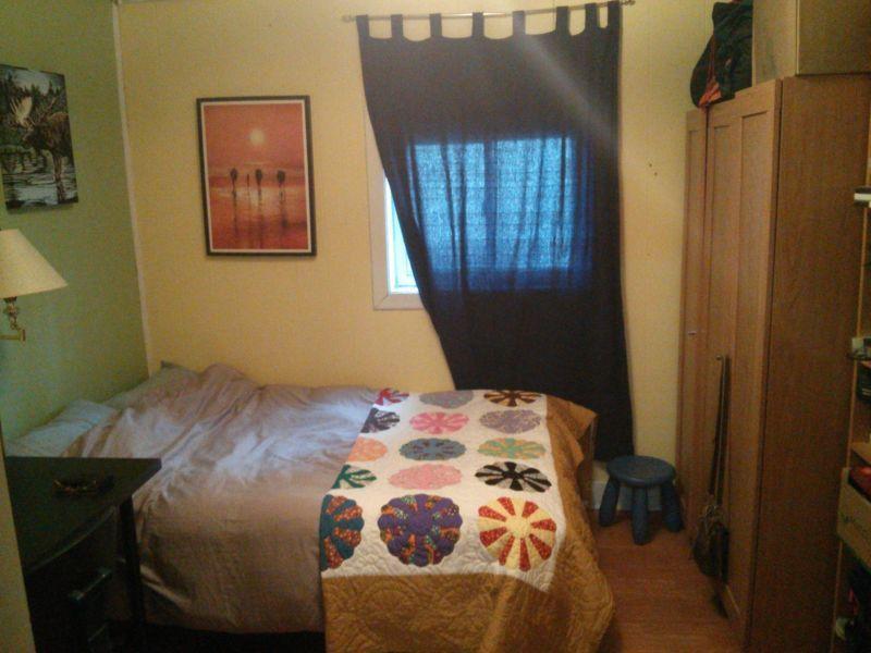 $500 all Inc. Centretown rm available April 15