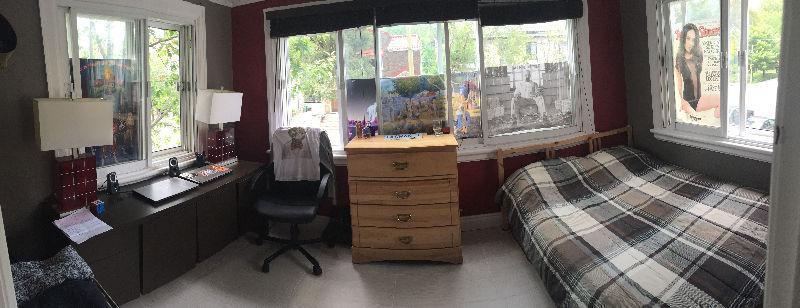 All included Gigantic room in a luxurious 4 bdrm unit on Laurier