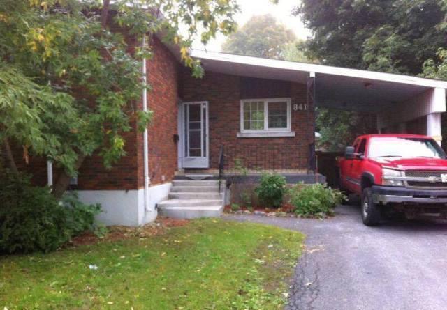 All inclusive rooms for rent close to Algonquin College