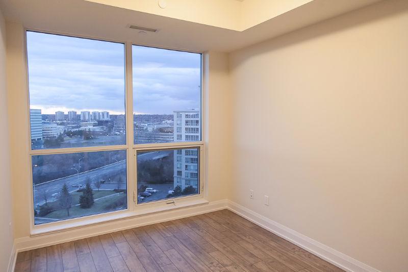 DON MILLS & 401 &- NEW BUILDING **1 BEDROOM WITH PARKING**