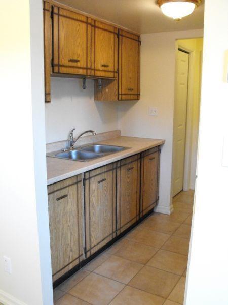 East Gate 1 Bedroom Apt - NO LAST MONTHS RENT DEPOSIT REQUIRED