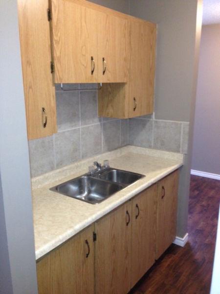 1br apartment in Westfort, $740 + Hydro - May 1st