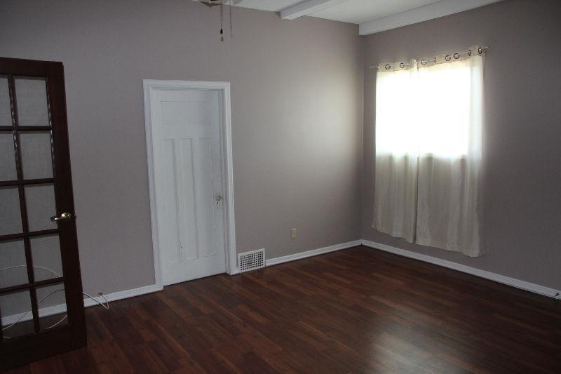 Spacious 1 bedroom apartment near downtown PA