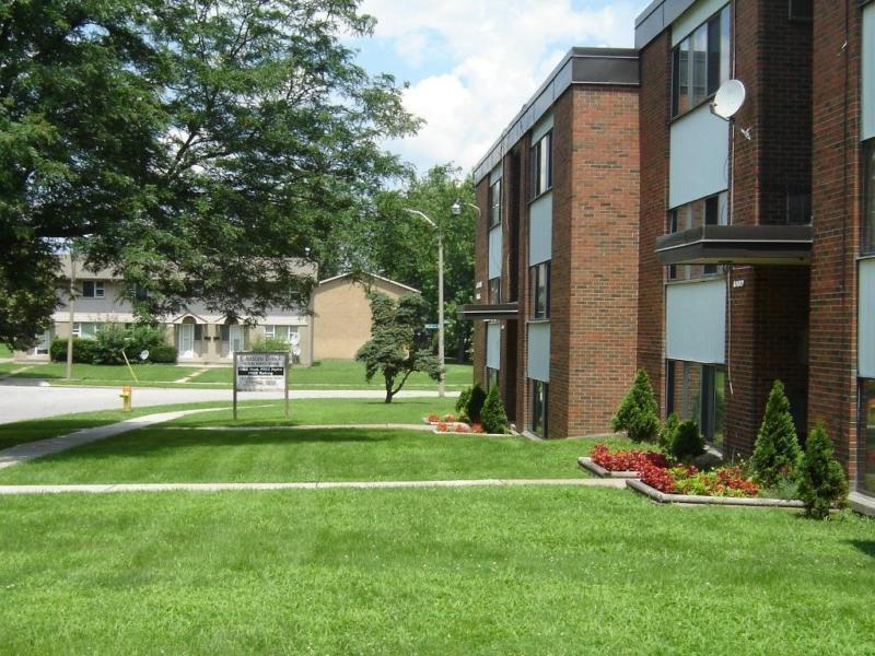 Chateau Brock Apartments - One Bedroom Apartment for Rent