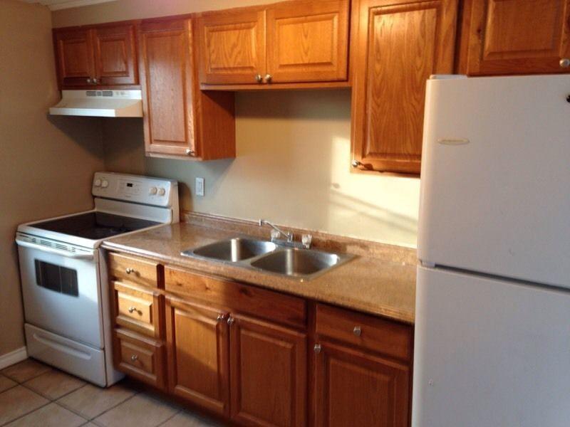 2 BEDROOM APARTMENT - AVAILABLE MARCH 1, 2016