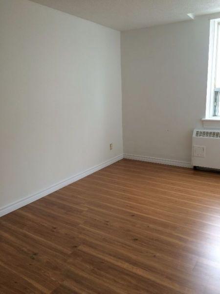 Clean 2 bed May 1st fresh paint located Garson