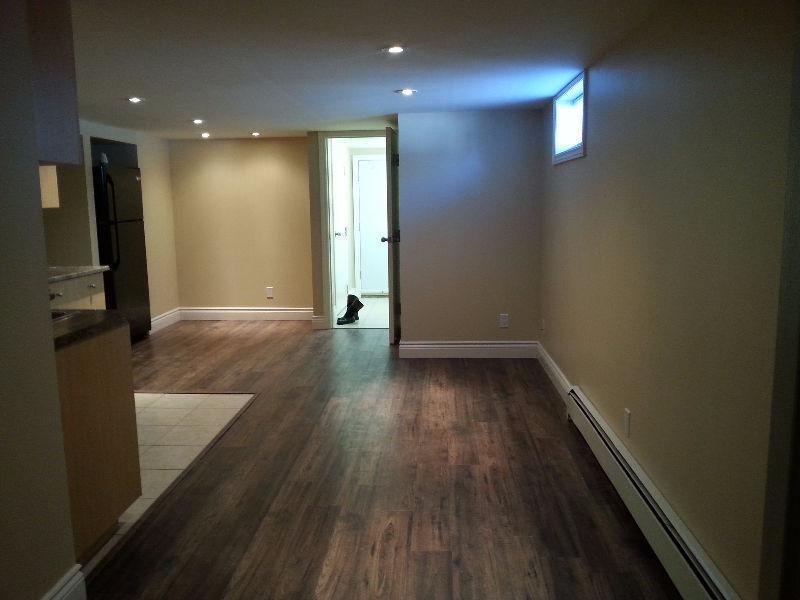 *Downtown *2 bed Renovated Apt *All Incl *Avail. Now *Laundry