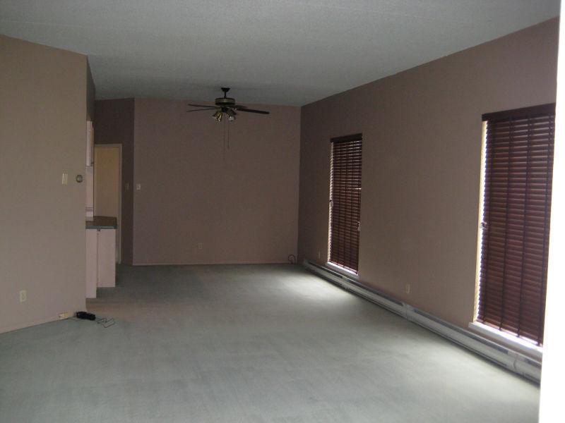 2 BDRM APT IN SECURITY BLDG ALL INCLUSIVE RENT 1217 sq ft