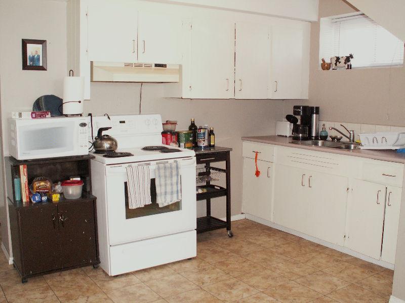2 blocks from Law School 2 BR suite in Mariday Park