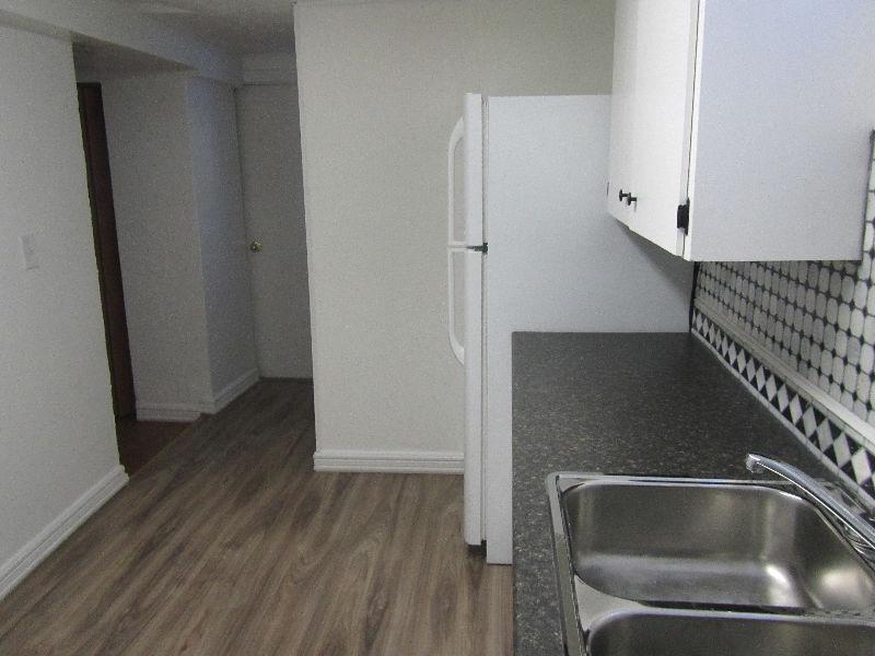 NEWLY RENOVATED 2 BEDROOM APARTMENT CLOSE TO LAW SCHOOL