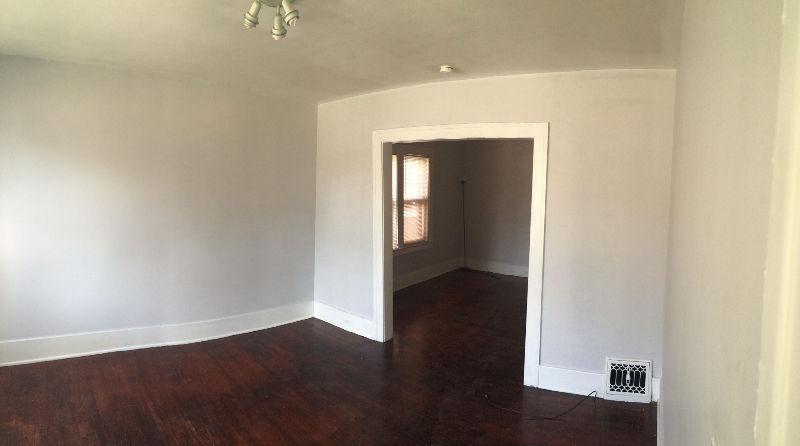 2 Bedroom Apt., 2977 university. Near U of W. $650 plus. May 01