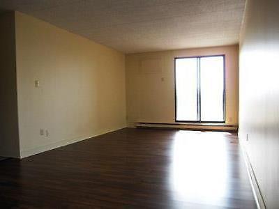 Tecumseh 2 Bedroom Apartment for Rent: Indoor pool, sauna