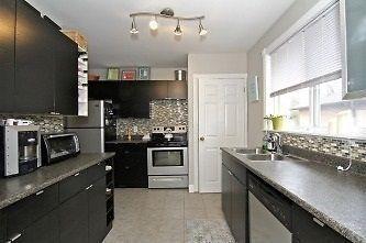 Spacious 3 Bedrooms Apartment Available For Rent Now (Newmarket)