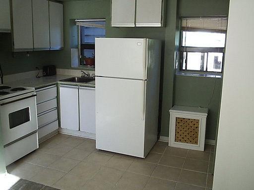 Bachelor apt.for rent close to Pape subway and TTC-Danforth/Pape