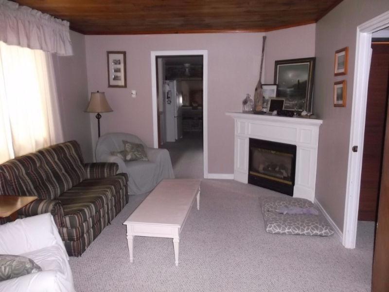 2 BEDROOM COTTAGE CLOSE TO THE BEACH- 7794 Gallie St