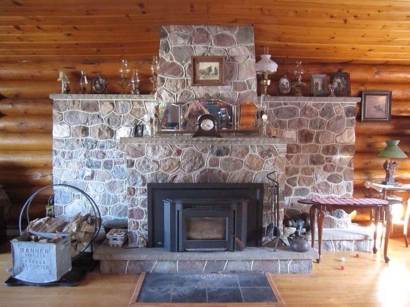 Handcrafted gorgeous log home 15 minutes from