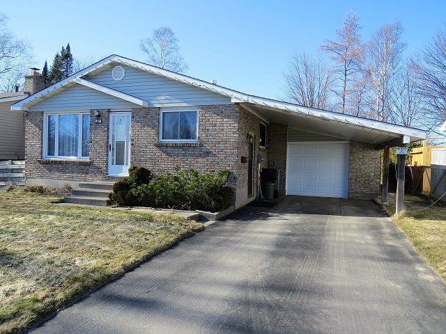 NEW LISTING!! 87 Chicora Crescent