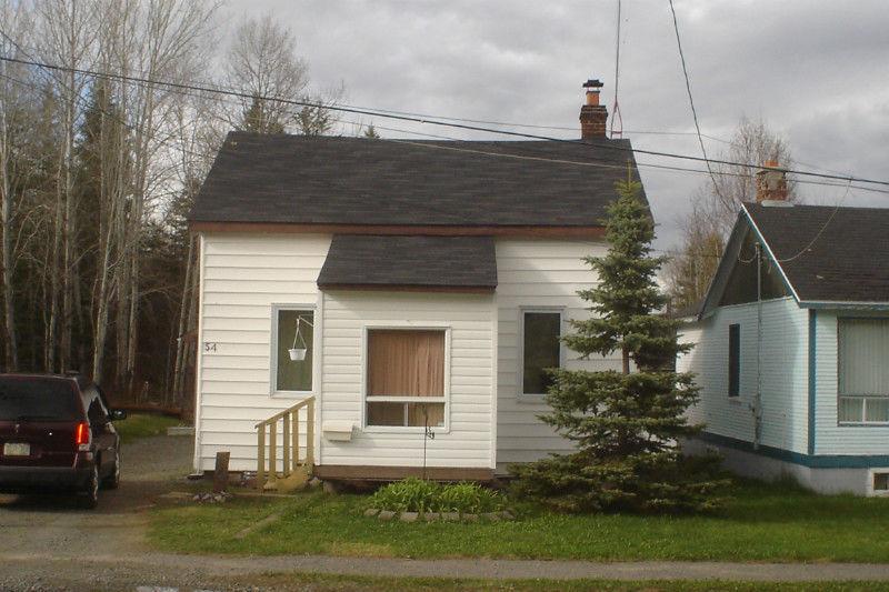 HOUSE FOR SALE 11/2 SPLIT WITH ANOTHER ROOM IN BASEMENT