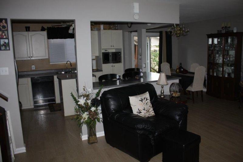 Beautiful 4 level side-split close to  Square