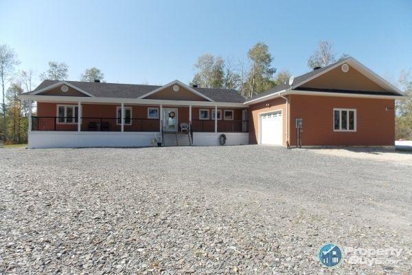 NEW PRICE! BEAUTIFUL HOME 1447 Government Rd N