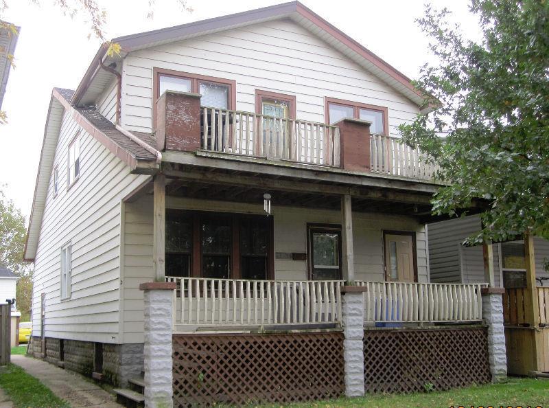 FULLY RENTED DUPLEX FOR SALE. 1171 ALBERT. ONLY $89,900!