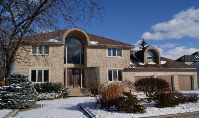 SPECTACULAR HOME IN RUSSEL WOODS LAKESHORE AREA