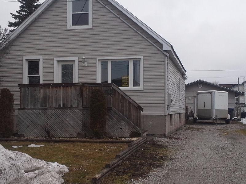 3 BEDROOM HOUSE WITH GARAGE--$1300 PLUS