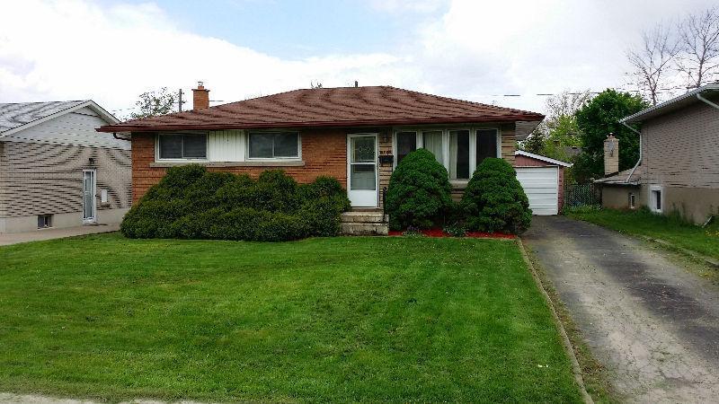 Brock Student House 4/5/6 Bedrooms Refr Summer 2016 **LOCATION**