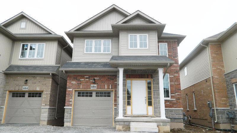 STUNNING 4 BEDROOM DETACHED HOME IN NIAGARA FALLS! PRICE REDUCED