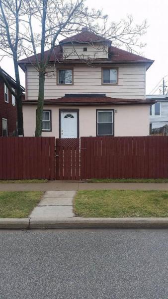 3 BDRM House $899 Plus water+gas+hydro on Henry Ford Centre Dr!