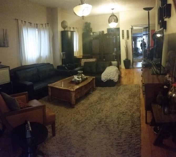 Looking for CLEAN Friendly Roommate for House in Beaches