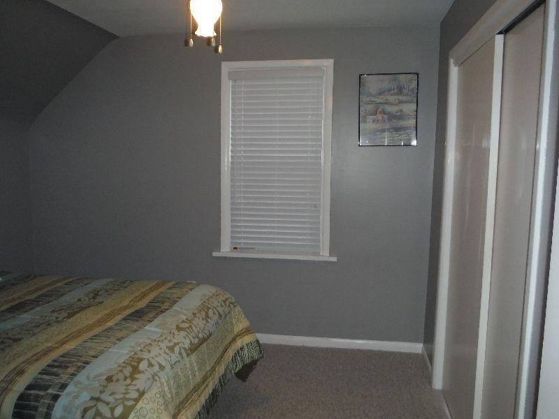 Room rental in clean, adult home close to Canatara Park