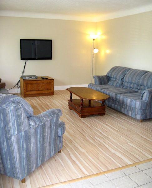 Clean all-inclusive student house near BrockPen (summer)