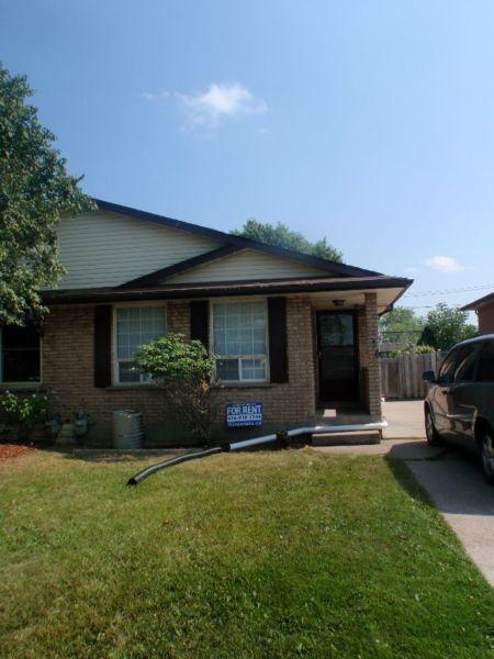 NEWLY RENOVATED!! STUDENT ROOMS -NIAGARA COLLEGE-WELLAND CAMPUS