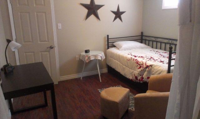 NIAGARA FALLS ROOM FOR RENT - UPDATED, FURNISHED