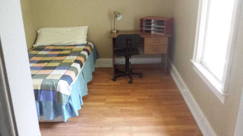 ROOMS FOR UNIVERSITY STUDENTS (MAY/SEPT MOVEIN)