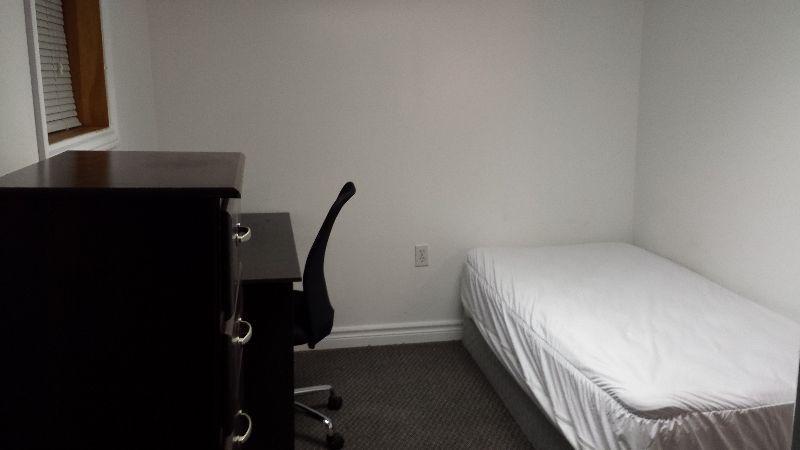 UOW Students! 3 minute walk - 1 Room left- $400 All Inclusive