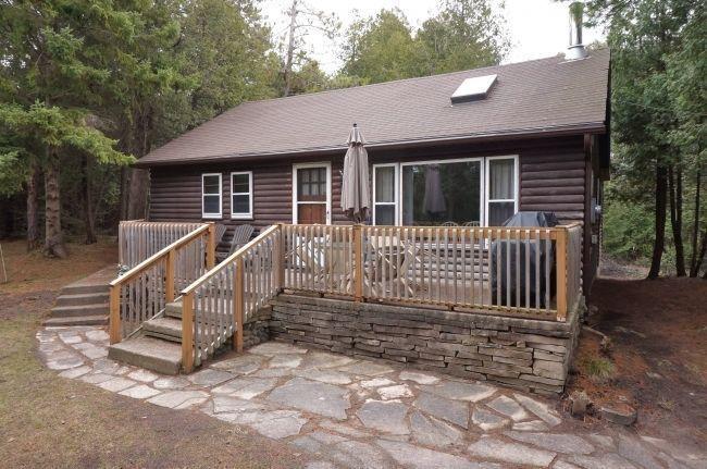 Sauble Beach Cottage - Close to Beach - Book by Apr. 1st & Save!