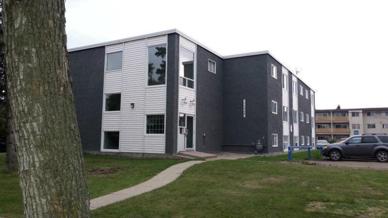 CHOOSE INCENTIVE IN RENOVATED APARTMENT 1 BLK FROM NAIT