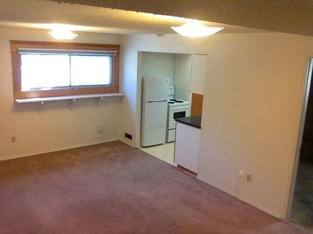 Queensland S.E. Bright Clean 2 Bedroom lower suite