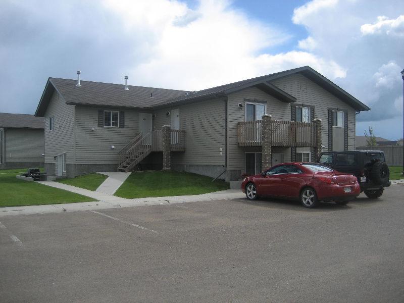 2 Bedroom Apartment in a 6 Plex - Month to Month - Utilities Inc